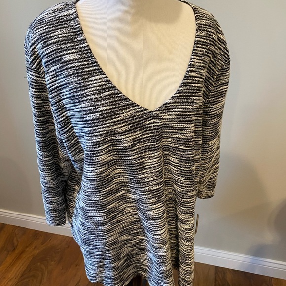 H&M Black and White Striped V-Neck Sweater - Picture 1 of 8